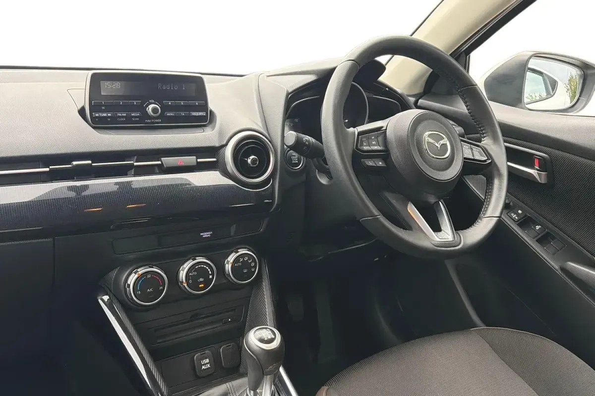 Used Mazda 2 75 HP (55 kW) 2020 White Hatchback