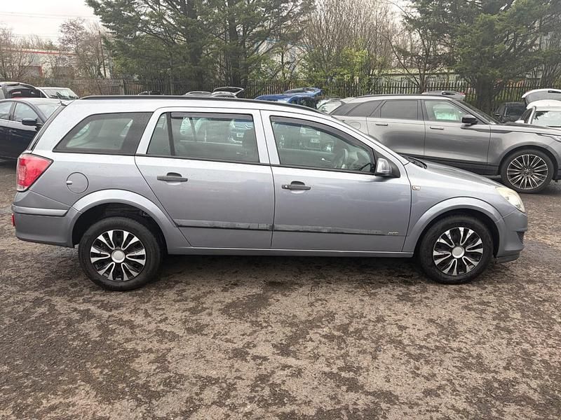 Second-hand Vauxhall Astra Design Edition 138 CP (101 kW) 2009 Argintiu Break