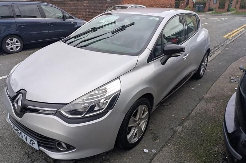 Silver Used 2016 Renault Clio IV Dynamique Hatchback | £2,650 (Good price) - Image 1/1