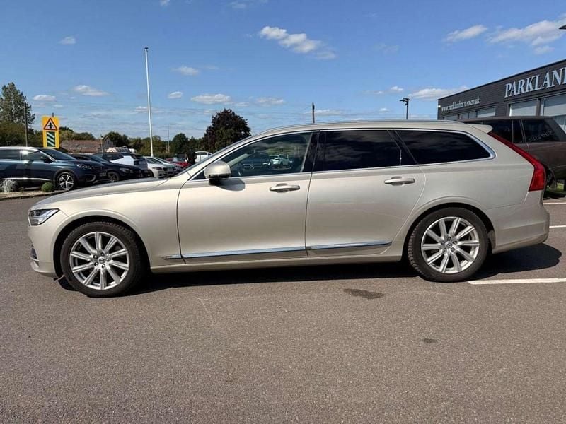 Used Volvo V90 Inscription 235 HP (172 kW) 2018 Gold Estate