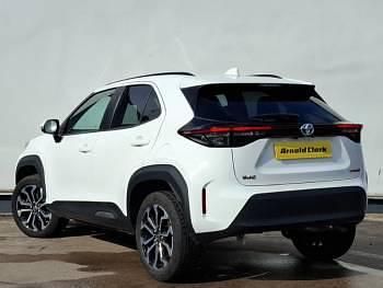 Used Toyota Yaris Hybrid Design 116 HP (85 kW) 2023 White Estate