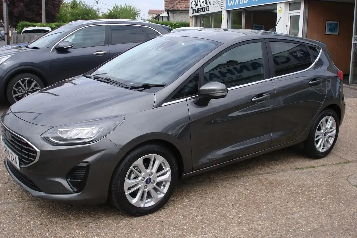 Begagnad Ford Fiesta Titanium 125 HK (91 kW) 2022 Grå Halvkombi
