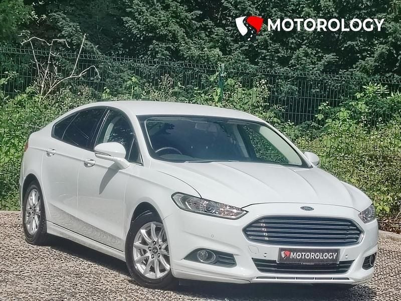 White Used 2015 Ford Mondeo Titanium Hatchback | £5,495 (Fair price) - Image 1/4
