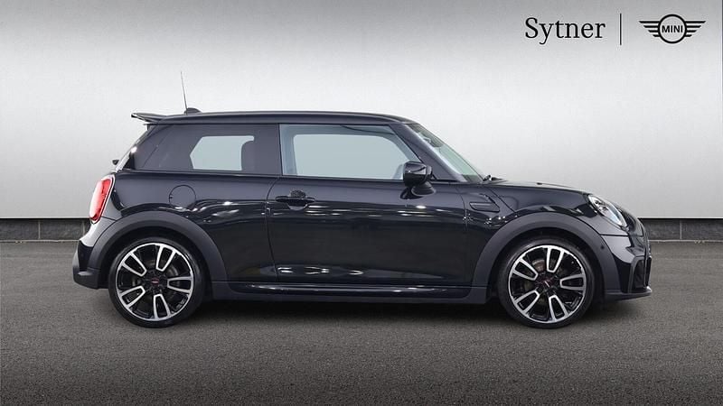 Usado Mini Cooper Hatch 134 CV (98 kW) 2024 Negro Utilitario