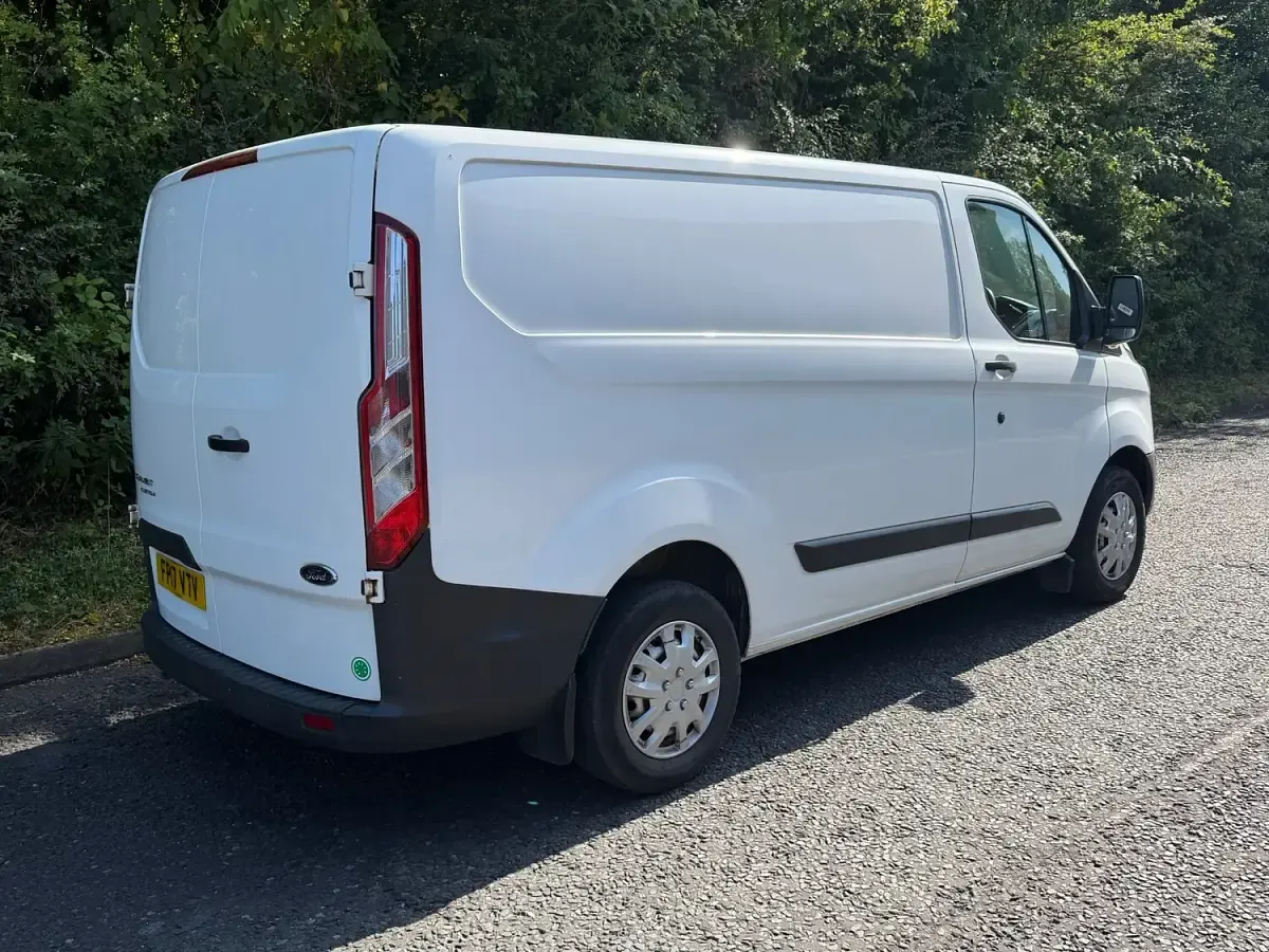 Used Ford Transit Custom 105 HP (77 kW) 2017 White Van