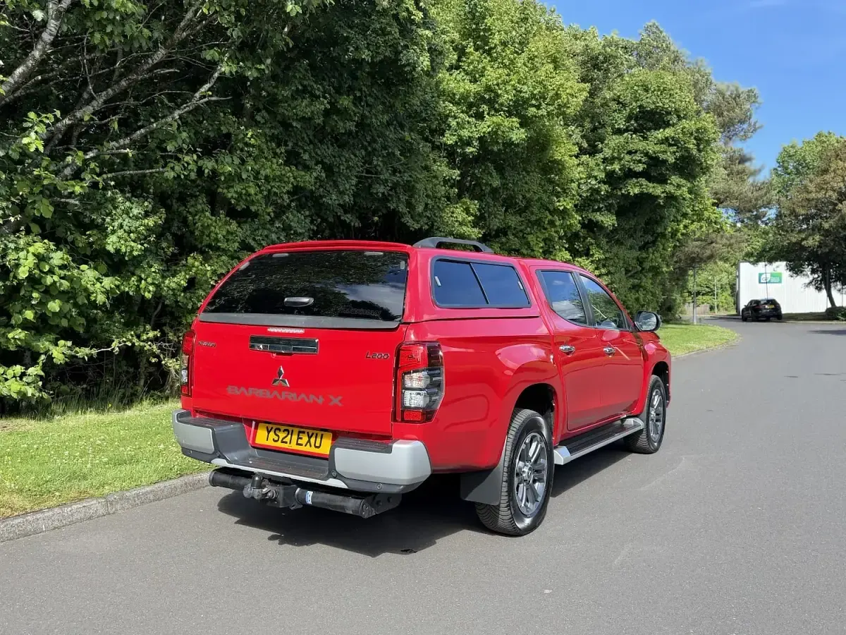 Used Mitsubishi L200 150 HP (110 kW) 2021 Red Pickup