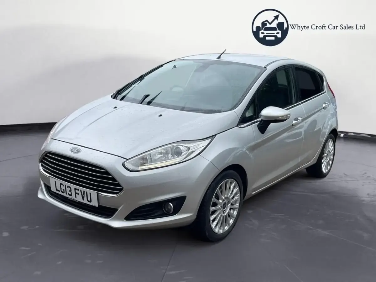 Używany Ford Fiesta Titanium 2013 Srebrny Hatchback