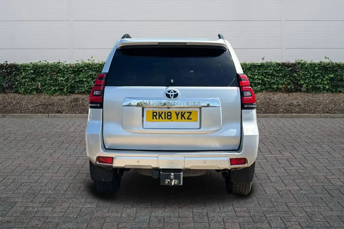 Used Toyota Land Cruiser 177 HP (130 kW) 2018 Silver Estate
