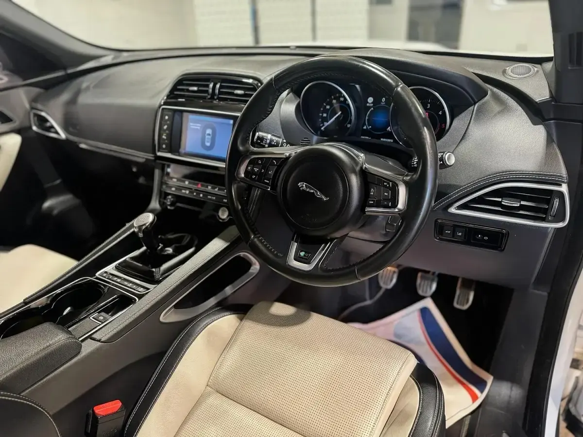 Used Jaguar F-Pace R-Sport 180 HP (132 kW) 2016 White SUV
