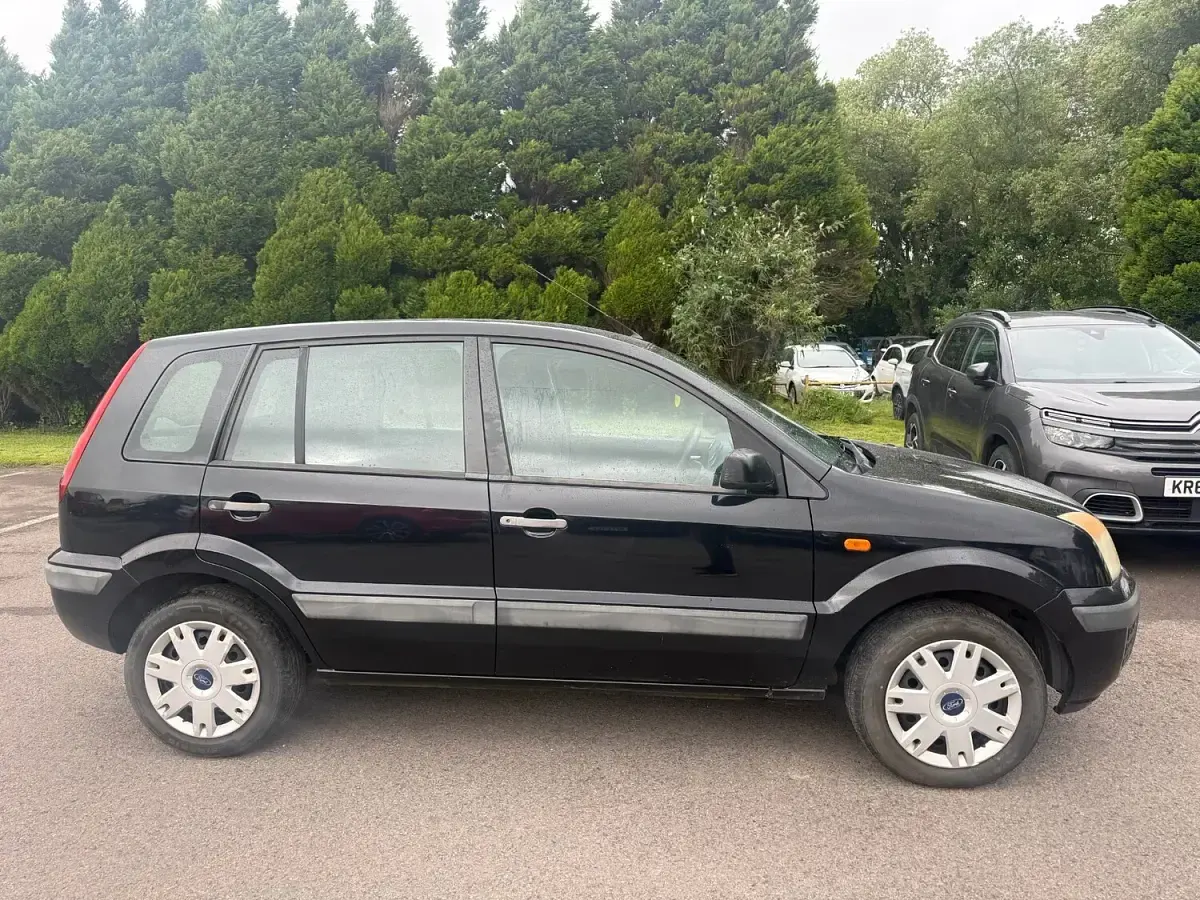 Used Ford Fusion Style 68 HP (50 kW) 2007 Black Hatchback