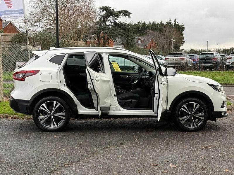Used Nissan Qashqai N-Connecta 115 HP (84 kW) 2018 White SUV