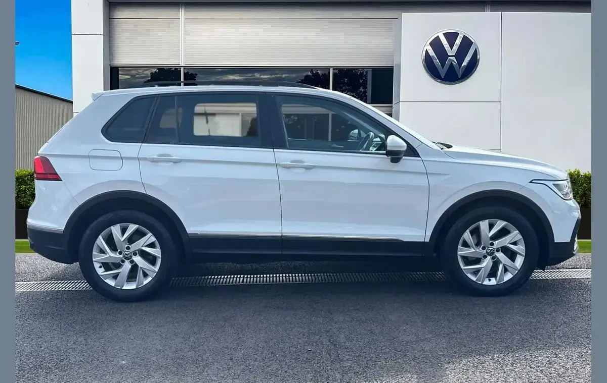 Używany VW Tiguan Life 150 KM (110 kW) 2021 Biały SUV