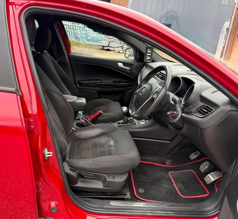 Used Alfa Romeo Giulietta Edizione Speciale 2016 Red Hatchback