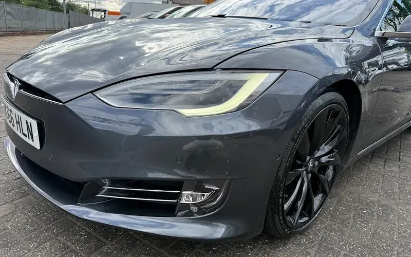 Used Tesla Model S Standard Range 306 kW (417 HP) 2016 Silver Hatchback