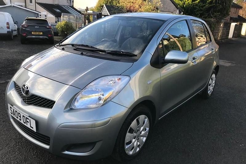 Silver Used 2009 Toyota Yaris Hatchback | £2,995 (Fair price) - Image 1/1