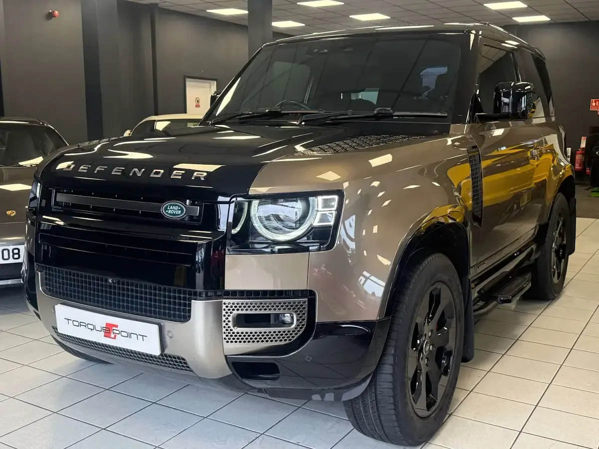 Used Land Rover Defender 400 HP (294 kW) 2021 Bronze and black SUV