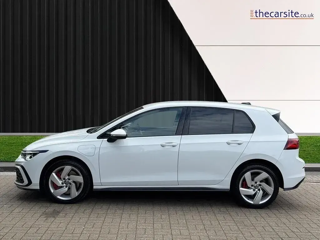 Second-hand VW Golf VIII GTE 2022 Alb Hatchback