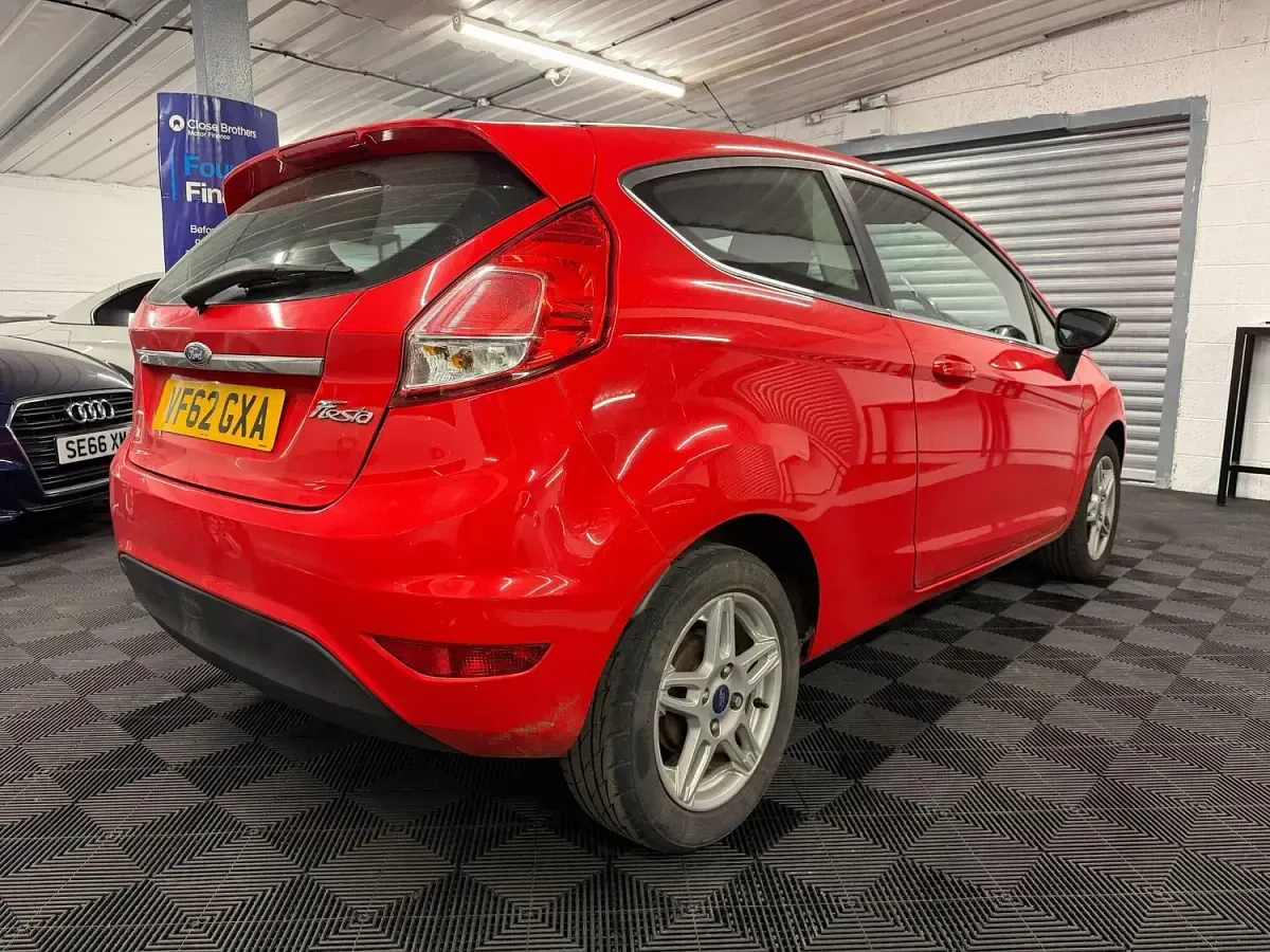 Used Ford Fiesta Zetec 82 HP (60 kW) 2013 Red Hatchback