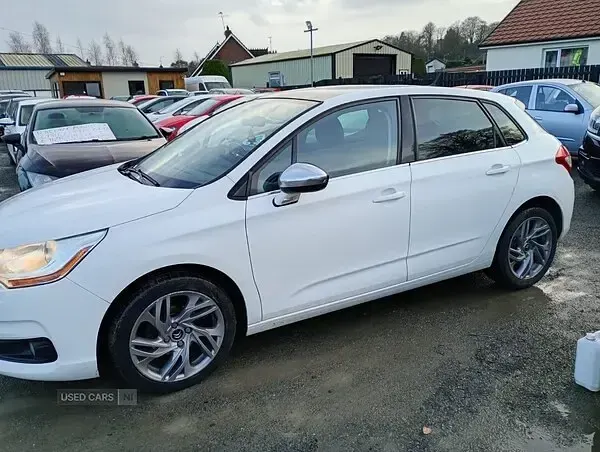 Used Citroën C4 SELECTION 2014 White Hatchback