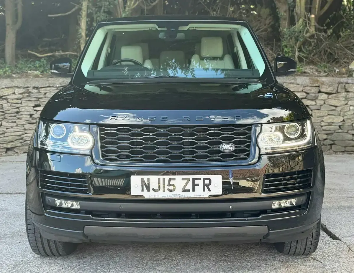 Used Land Rover Range Rover Vogue 306 HP (225 kW) 2015 Black SUV
