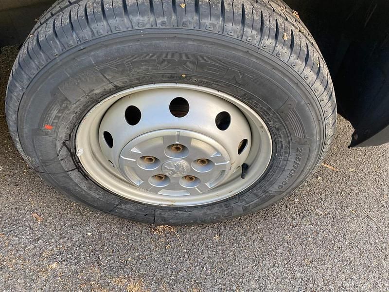 Used Peugeot Boxer Business-Line 165 HP (121 kW) 2020 White Van