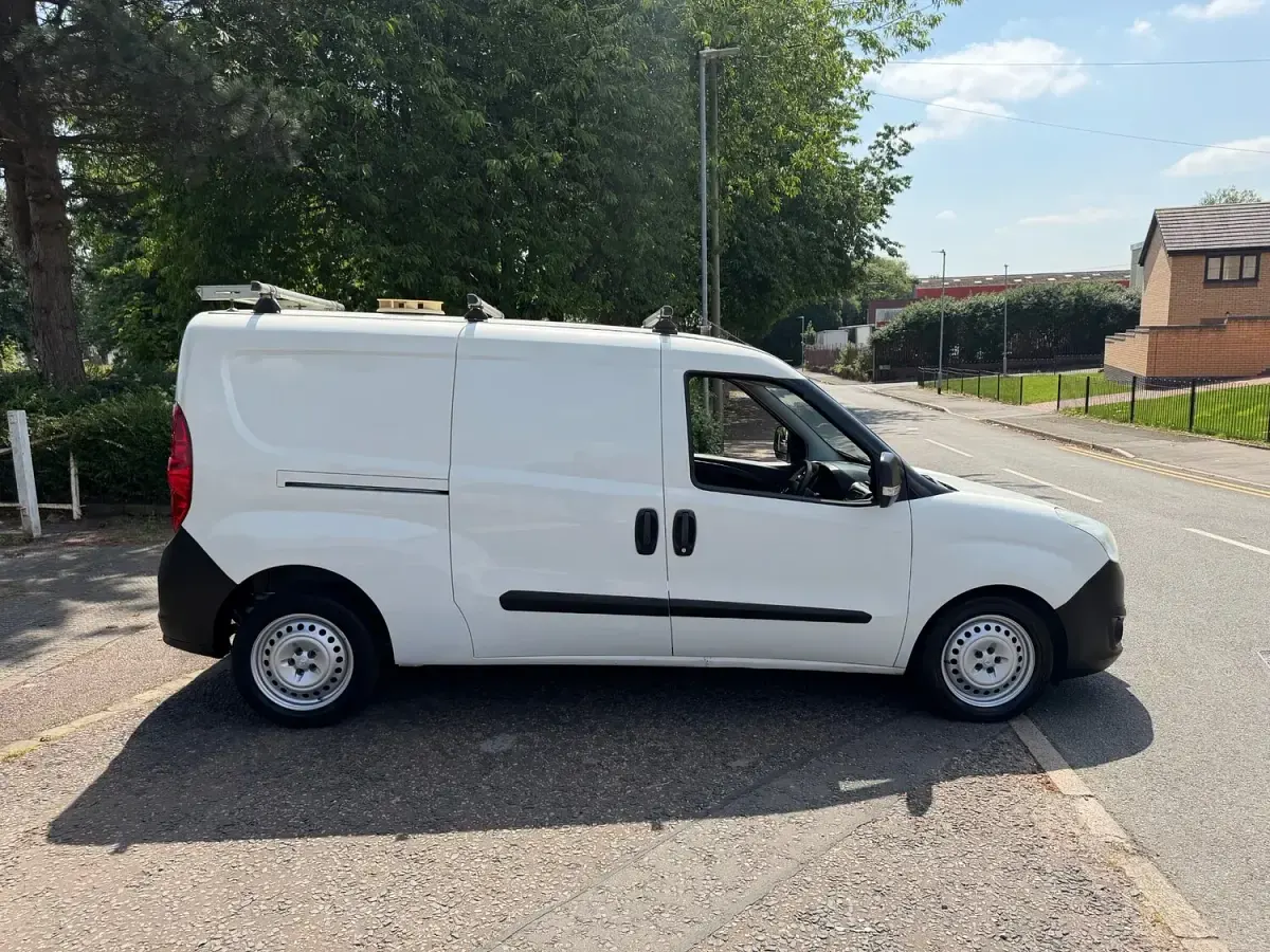 Used Vauxhall Combo 2013 White MPV