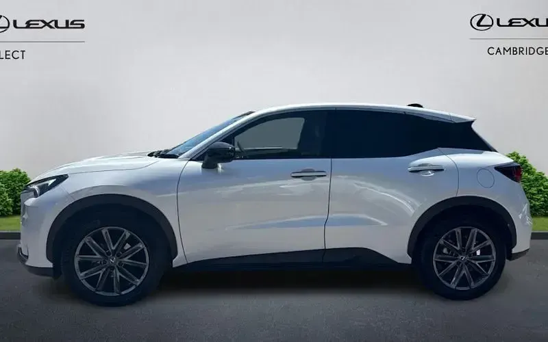 Used Lexus LBX 136 HP (100 kW) 2025 White SUV