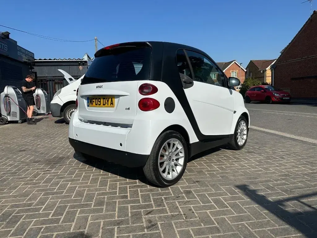 Used Smart ForTwo Coupé Pure 45 HP (33 kW) 2009 Black Coupe