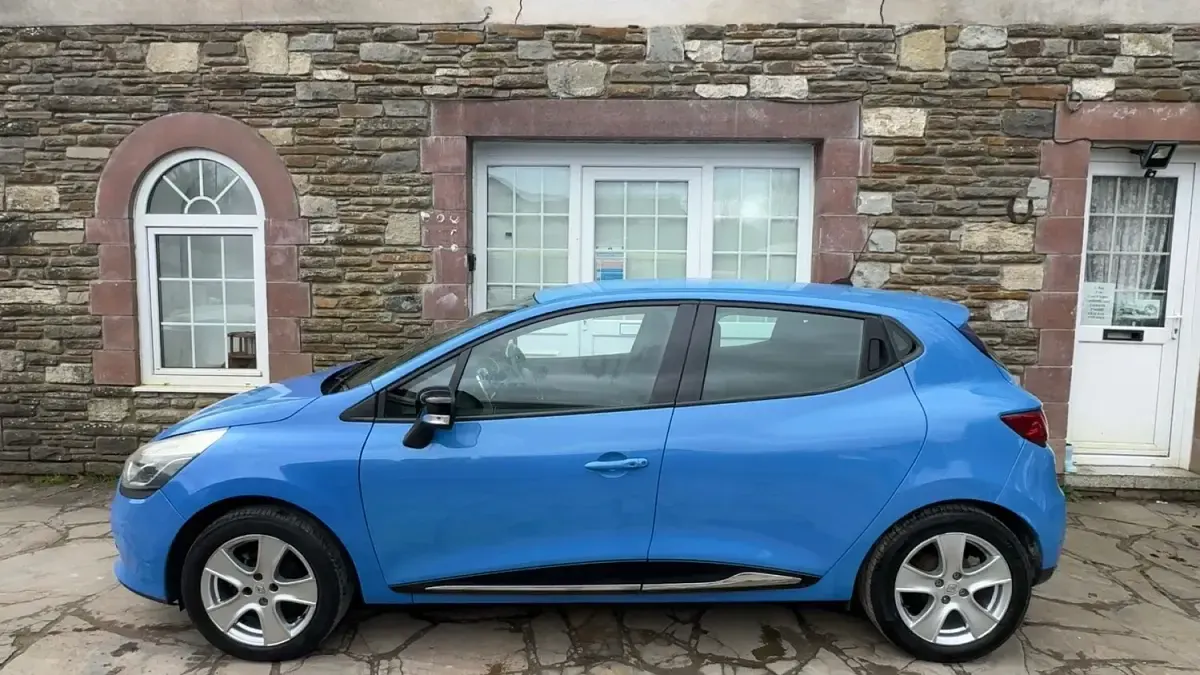Used Renault Clio Dynamique 2015 Blue Hatchback