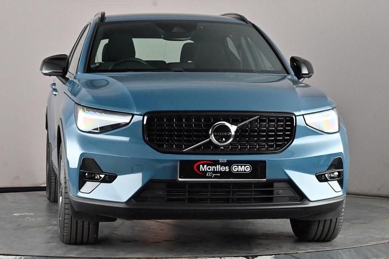 Usado Volvo XC40 Plus 2022 Azul SUV