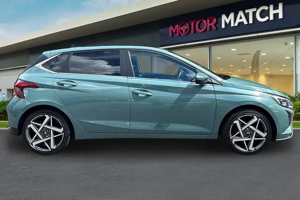 Used Hyundai i20 Premium 2024 Green Hatchback