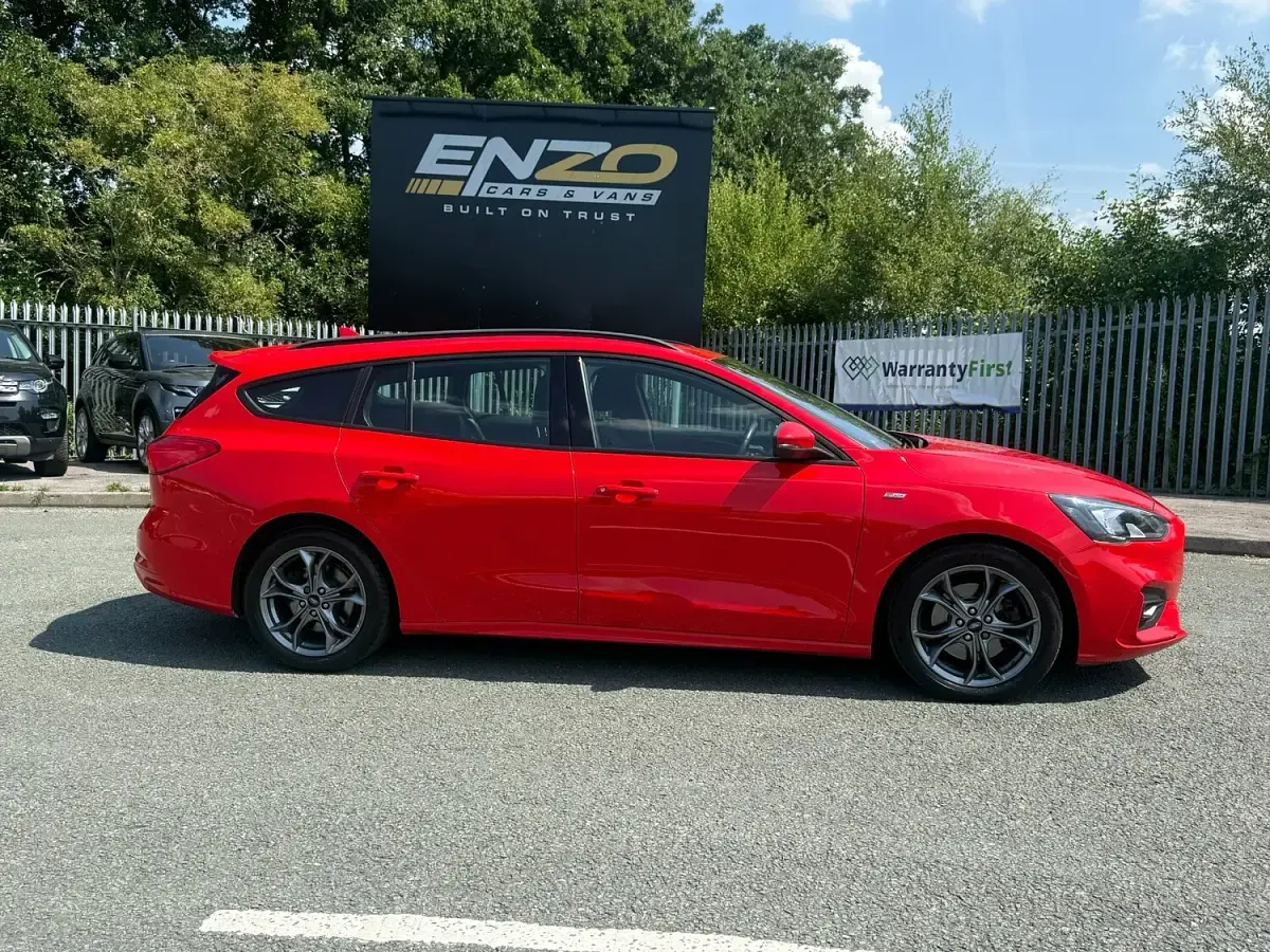Used Ford Focus ST-Line 120 HP (88 kW) 2020 Red Estate