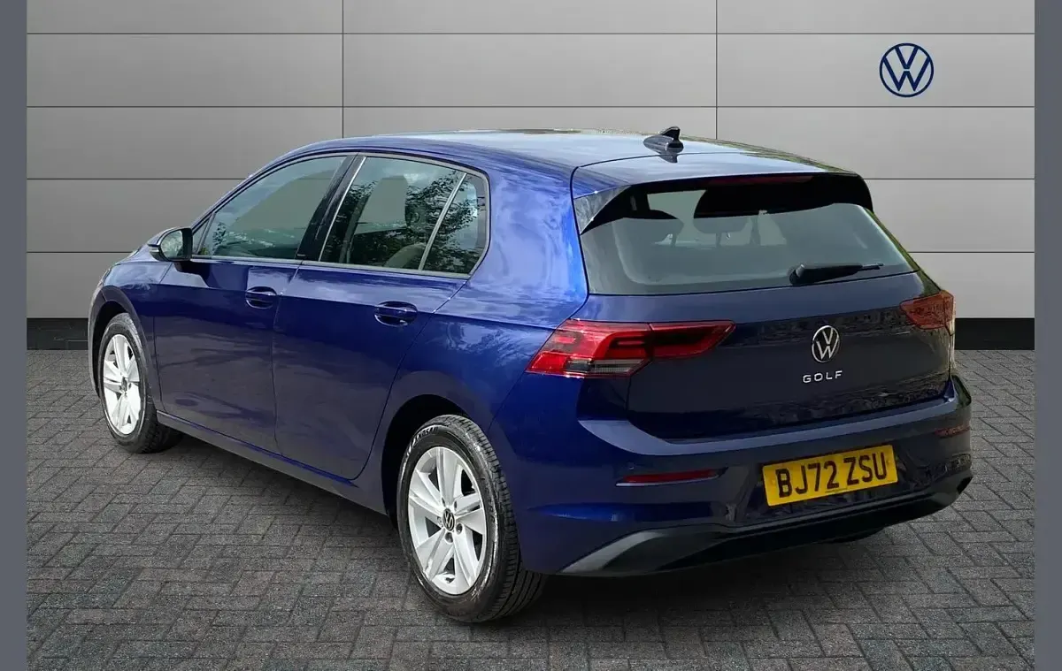Used VW Golf VIII Life 110 HP (80 kW) 2022 Blue Hatchback
