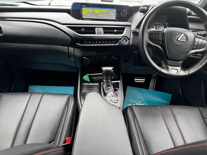 Usado Lexus UX Sport Line 184 CV (135 kW) 2020 Blanco SUV