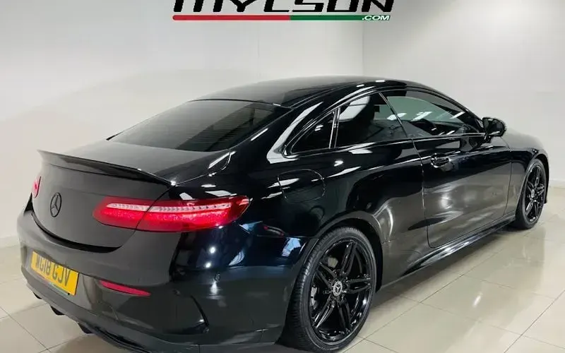 Gebraucht Mercedes E220 AMG line 194 PS (142 kW) 2018 Coupé