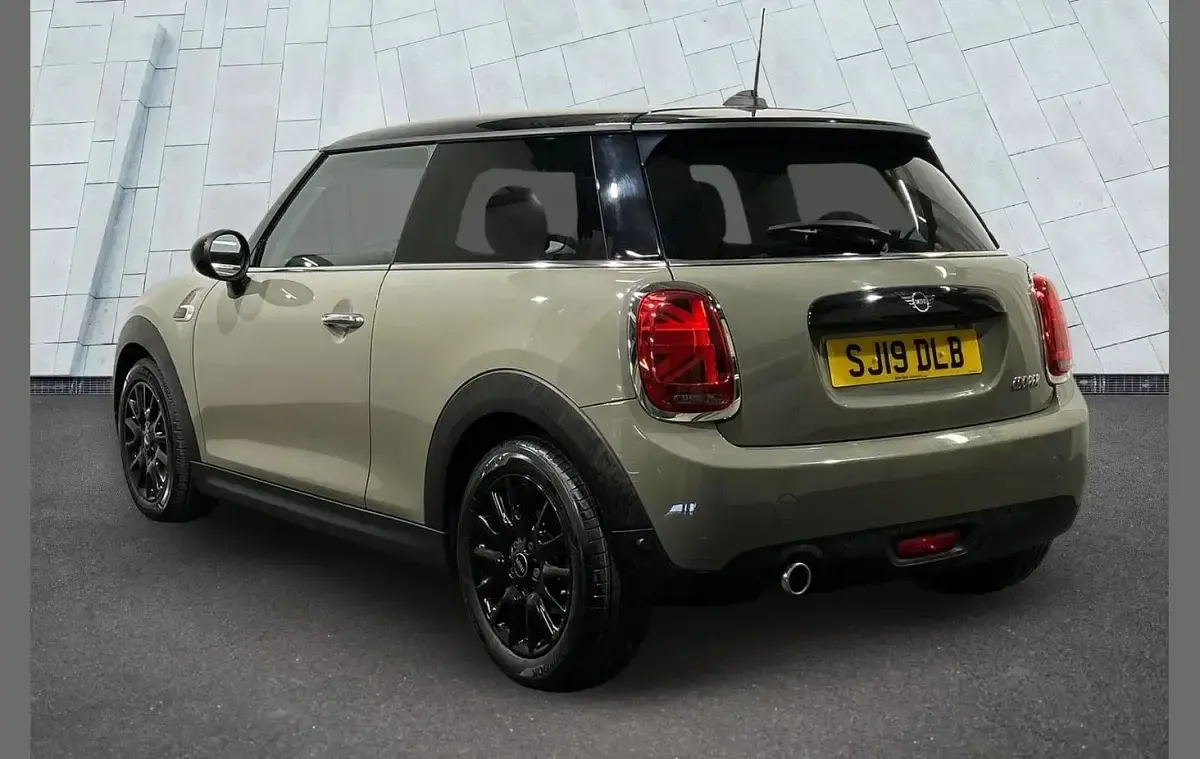 Używany Mini Cooper Classic 134 KM (98 kW) 2019 Szary Hatchback