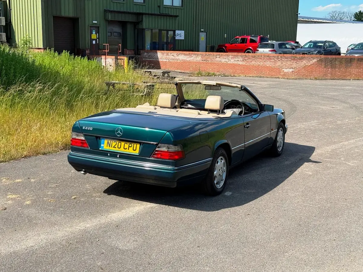Used Mercedes E220 1995 Green Cabriolet