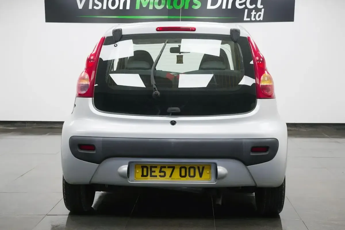 Used Peugeot 107 Urban Move 68 HP (50 kW) 2007 Silver Hatchback