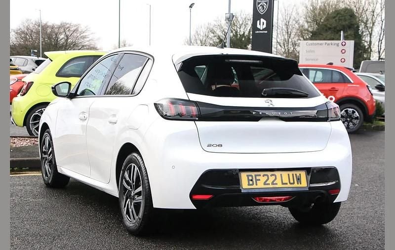 Used Peugeot 208 Allure Premium 101 HP (74 kW) 2022 White Hatchback