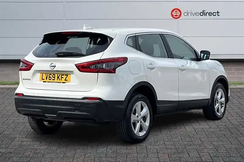 Used Nissan Qashqai Acenta Premium 115 HP (84 kW) 2019 White SUV