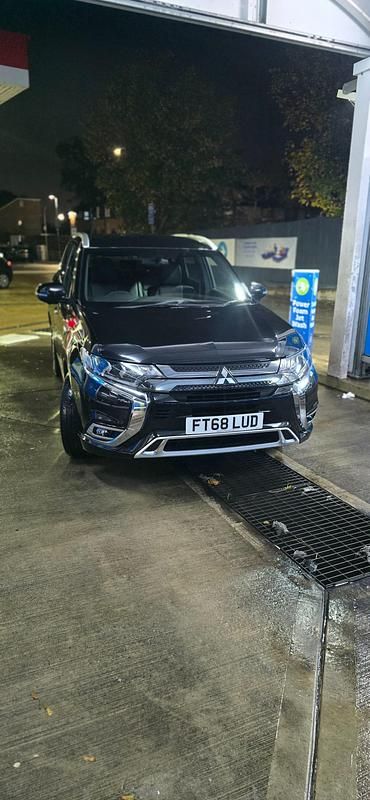 Black Used 2018 Mitsubishi Outlander P-HEV Estate | £11,999 (Super price) - Image 1/4