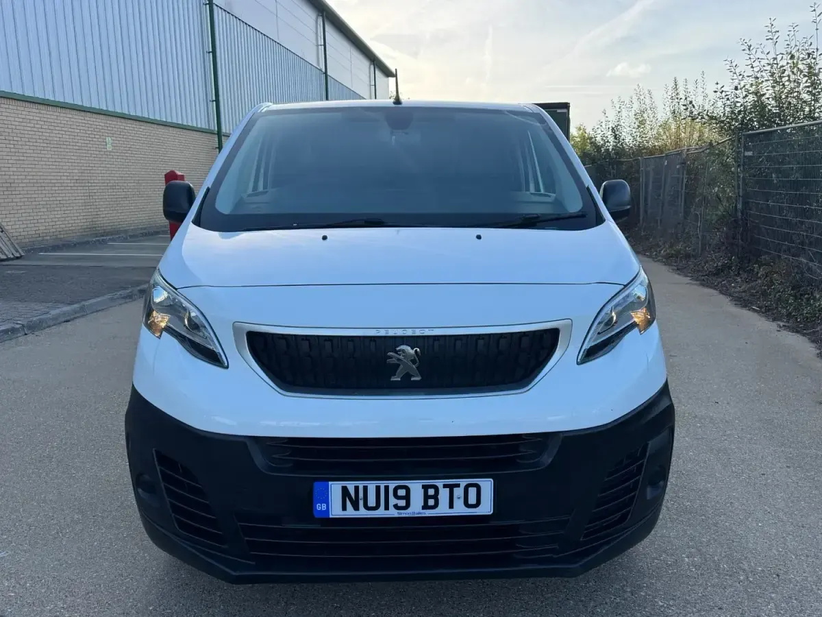 Second-hand Peugeot Expert 2019 Alb Van