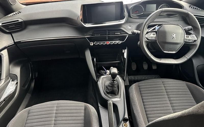 Begagnad Peugeot 2008 Active+ 101 HK (74 kW) 2023 Orange SUV