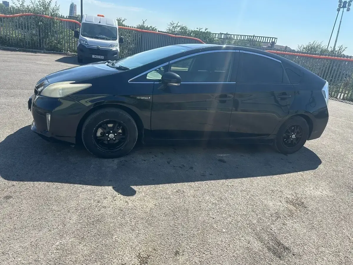 Used Toyota Prius 136 HP (100 kW) 2013 Black Hatchback