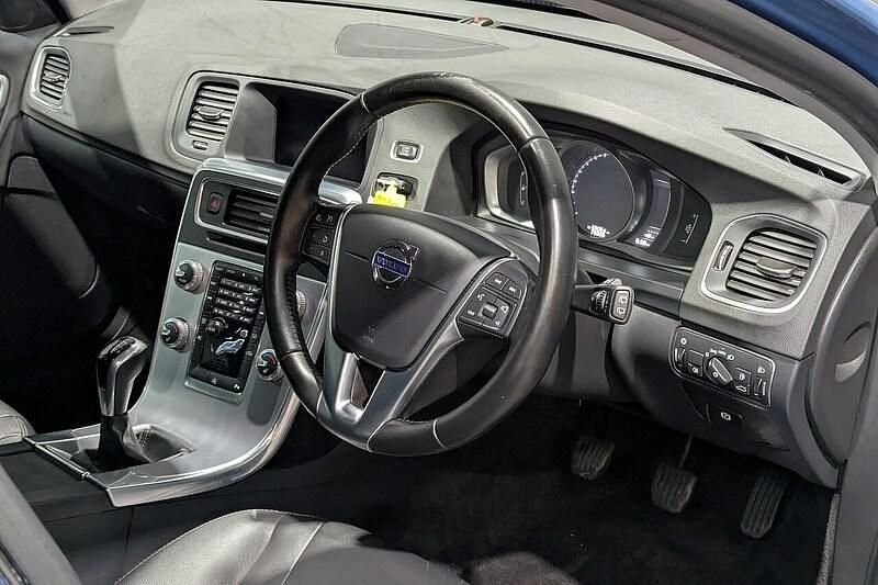 Used Volvo V60 SE 150 HP (110 kW) 2017 Blue Estate