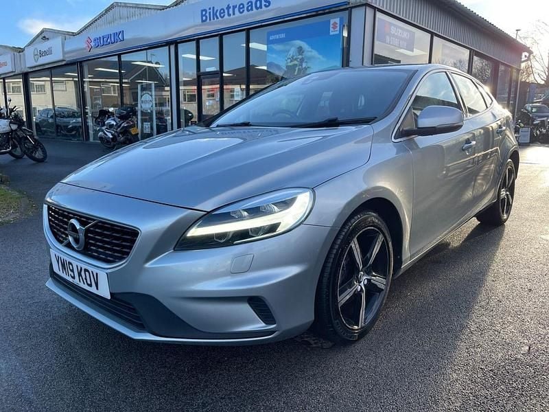 Used Volvo V40 R-Design 120 HP (88 kW) 2019 Silver Hatchback
