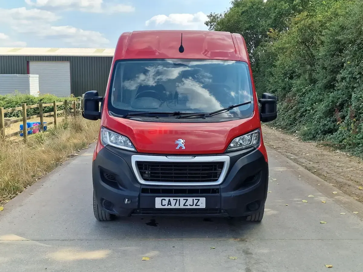 Used Peugeot Boxer 140 HP (102 kW) 2021 Red Van
