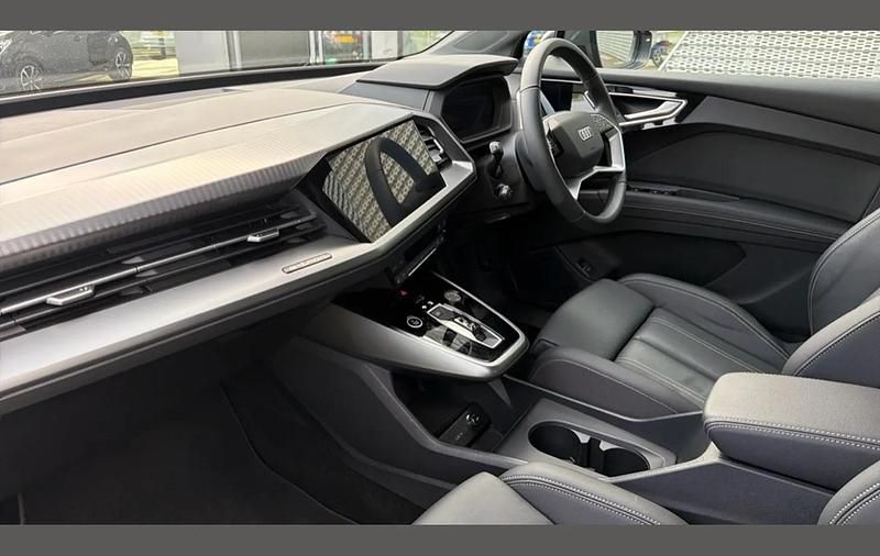 Second-hand Audi Q4 e-tron Sport 210 kW (286 CP) 2025 Gri SUV