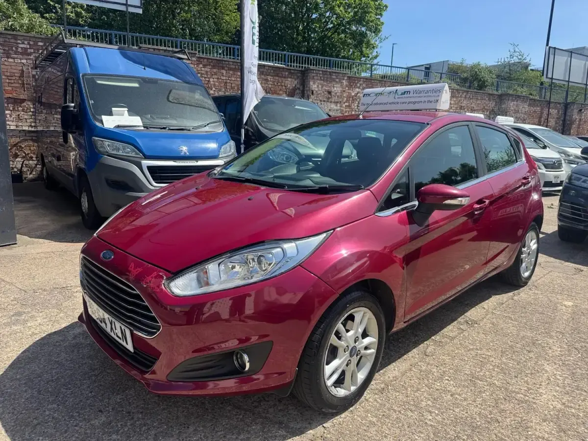 Używany Ford Fiesta Zetec 2014 Czerwony Hatchback