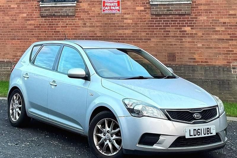 Silver Used 2011 Kia Ceed Hatchback | £1,395 (Good price) - Image 1/1
